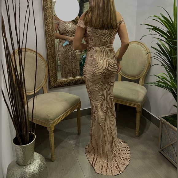 Dresses & Skirts - Elegant Gold Sequin Off-Shoulder Gown (S)